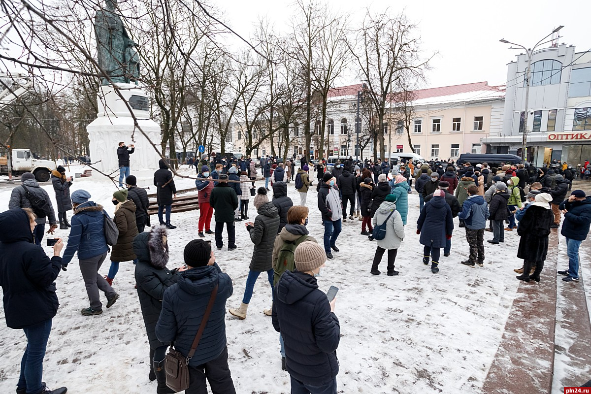 В Пскове состоялись несанкционированные митинг и шествие в центре города.  ФОТО : Псковская Лента Новостей / ПЛН