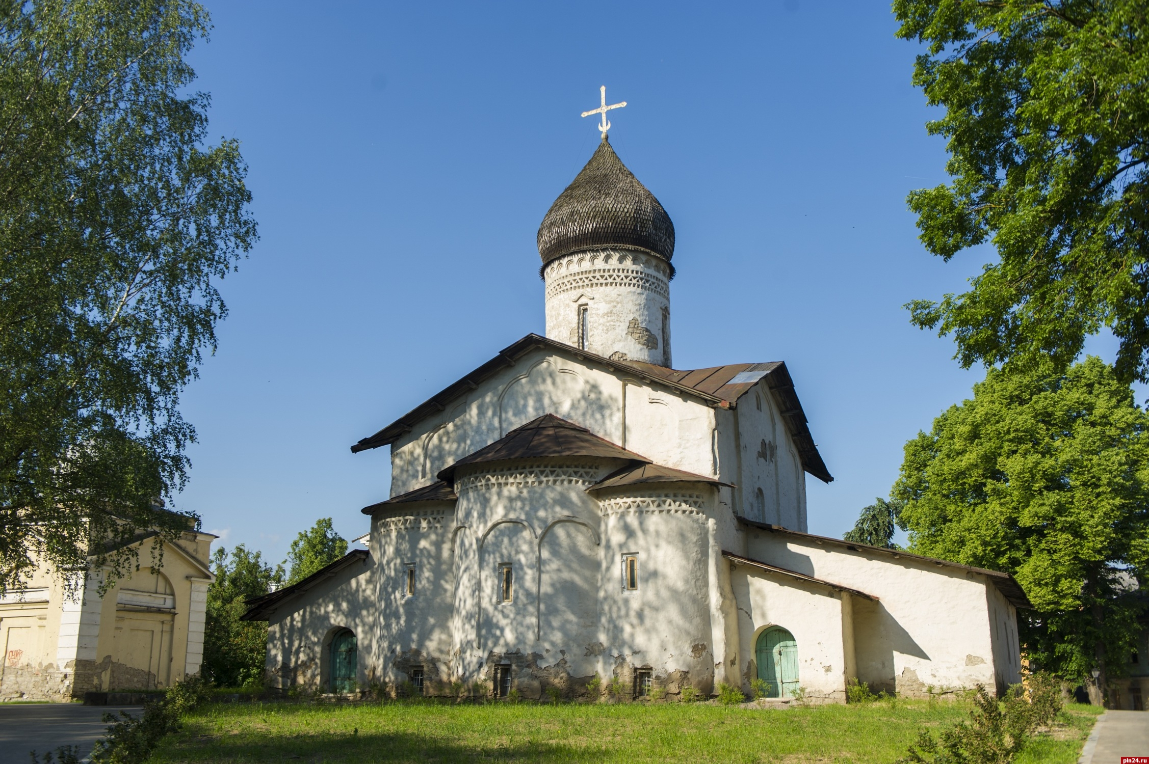 Церкви и монастыри Пскова