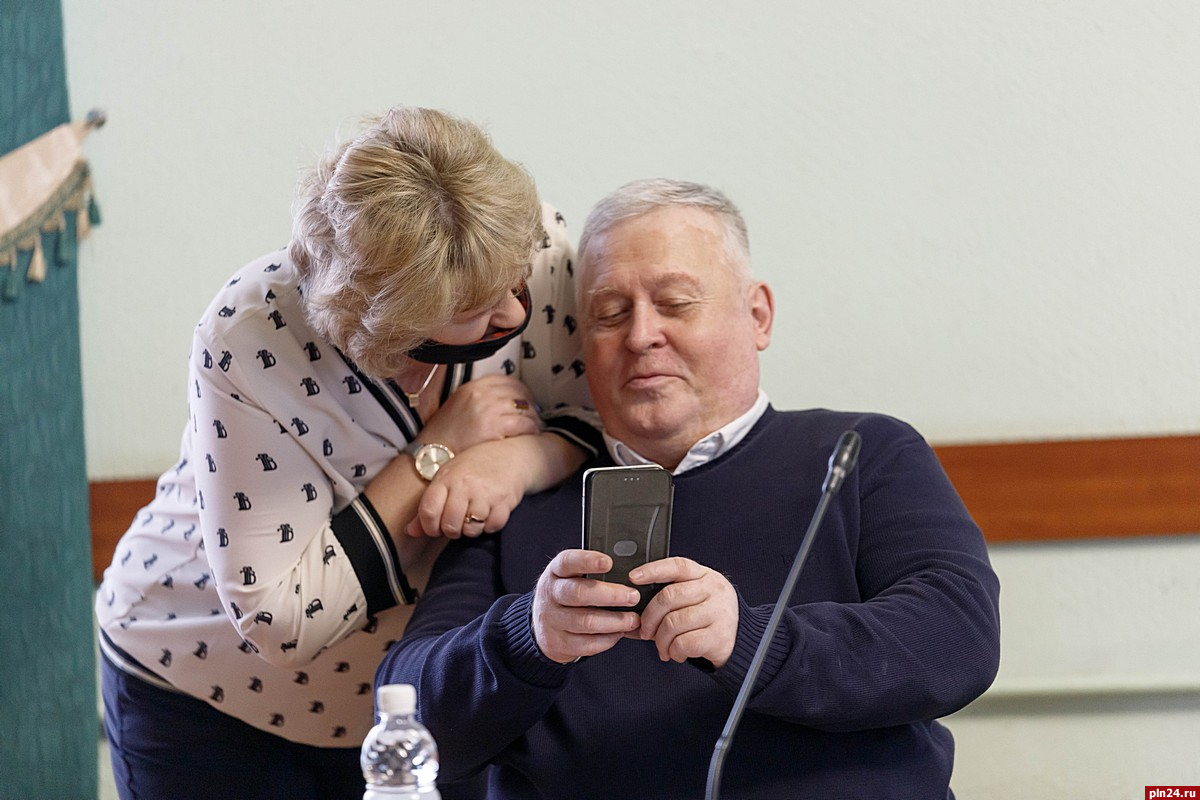 Зарплата бюджетников последние новости. Псковская городская Дума.